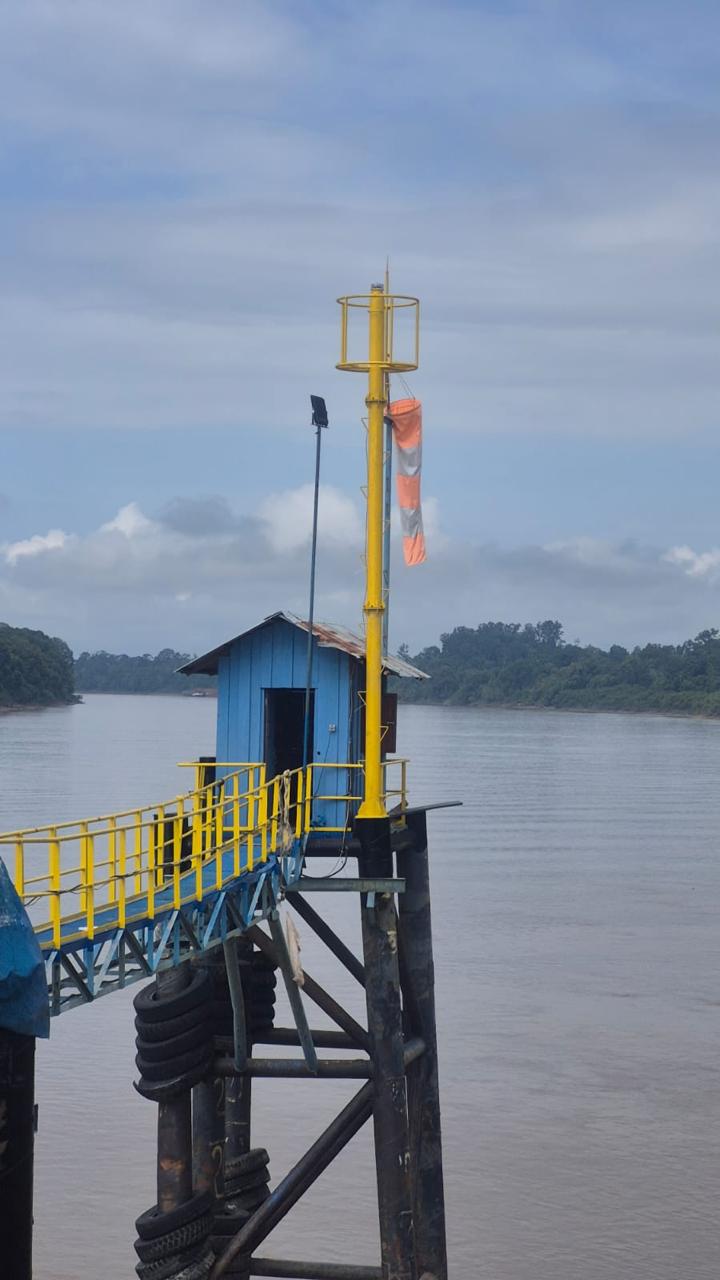 Rambu suar dermaga sungai